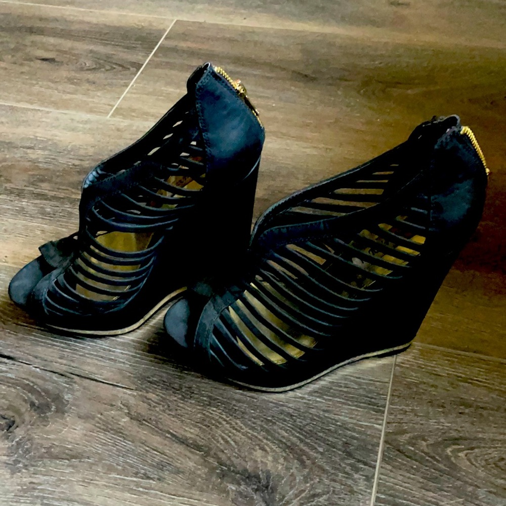 Steve Madden size 8, black wedges